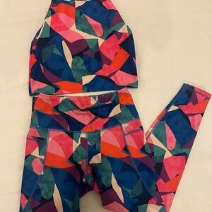 Old Navy Vibrant Abstract Women's Workout Set